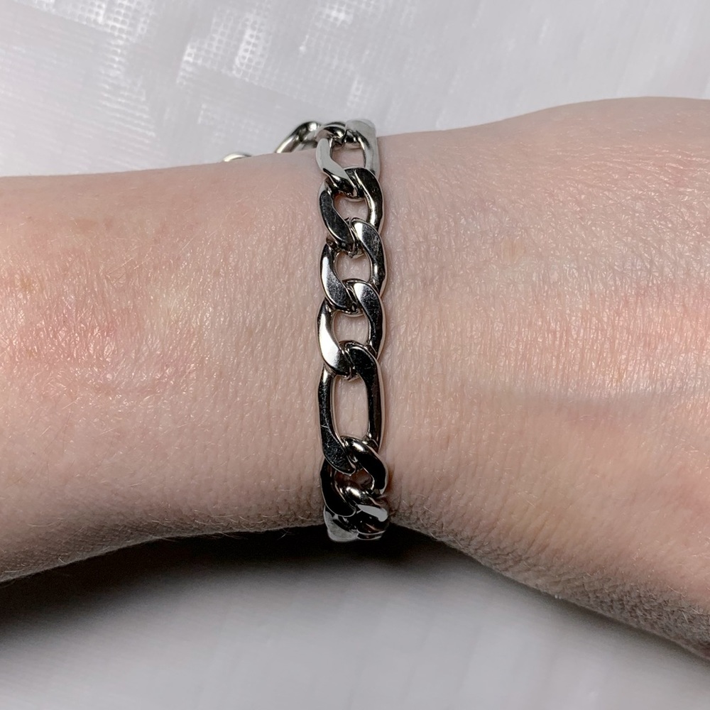 New Extra Small Stainless Steel 8mm Figaro Chain Bracelet - Picture 2 of 4